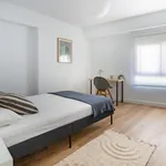 Rent 4 bedroom apartment in Valencia