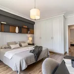 Rent 5 bedroom apartment of 120 m² in Madrid