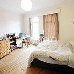 Rent 3 bedroom flat in Hyde Park