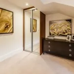 Rent 2 bedroom flat of 78 m² in London