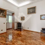 Rent 5 bedroom apartment of 260 m² in Rome