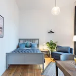 Rent 1 bedroom apartment of 45 m² in Berlin