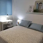 Rent a room of 90 m² in Valencia