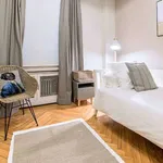 Rent 6 bedroom apartment of 360 m² in madrid