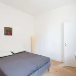 Rent 1 bedroom apartment of 35 m² in milan