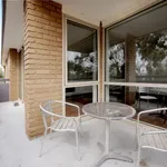 Rent 2 bedroom apartment in Melbourne