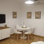 Rent 5 bedroom apartment of 75 m² in Seville