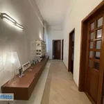 Affitto 6 camera appartamento di 193 m² in Bologna