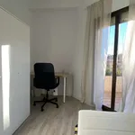 Rent a room of 80 m² in valencia