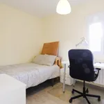 Rent 4 bedroom apartment in Madrid