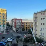 Affitto 3 camera appartamento di 100 m² in Napoli