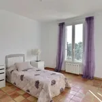 Maison de 180 m² avec 7 chambre(s) en location à Marseille