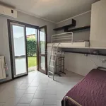 Appartamento in affitto a Sirmione via Caduti del Lavoro 1, arredato, giardino privato, cucina a vista - TrovaCasa