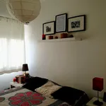 Rent a room of 80 m² in Linda-a-Velha