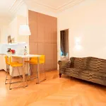 Rent 2 bedroom apartment of 550 m² in Paris