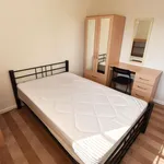 Rent 4 bedroom flat in West Midlands