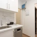 Rent 4 bedroom apartment of 45 m² in Barcelona