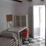 Rent a room of 92 m² in valencia