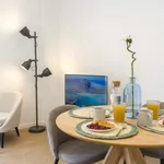 Rent 1 bedroom apartment of 431 m² in Málaga