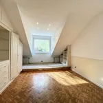 Maison de 3800 m² avec 6 chambre(s) en location à Rhode-Saint-Genèse