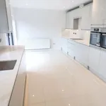 Rent 5 bedroom house in Surrey Heath