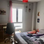 Bright room with double bed and own bathroom well connected to the city center of Alicante