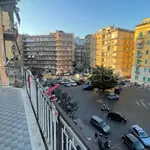 Affitto 3 camera appartamento di 100 m² in Napoli