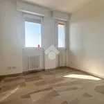 Rent 5 bedroom apartment of 150 m² in Milano