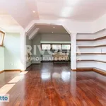 Affitto 5 camera appartamento di 240 m² in Rome