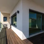 Rent 4 bedroom apartment of 242 m² in Lisboa