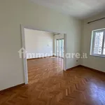 Affitto 4 camera appartamento di 115 m² in Naples