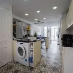 Rent a room of 90 m² in valencia