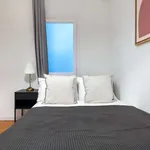 Rent 4 bedroom apartment of 98 m² in barcelona