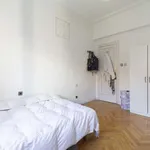 Rent a room of 200 m² in madrid