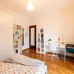 Rent a room of 141 m² in Milan