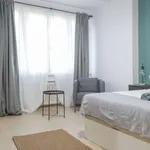 Rent a room of 300 m² in madrid