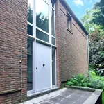 Maison de 1000 m² avec 6 chambre(s) en location à Waterloo