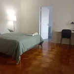 Rent a room of 130 m² in lisbon