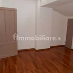 Affitto 3 camera appartamento di 70 m² in Bologna