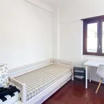 Rent a room of 100 m² in lisbon