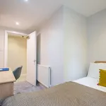 Rent 3 bedroom flat in Leeds