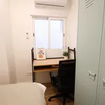 Rent 4 bedroom apartment in Barcelona