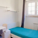 Rent a room of 140 m² in Lisbon