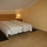 Alquilo 6 dormitorio casa de 700 m² en Pontevedra']