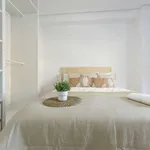 Rent a room of 100 m² in valencia