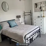 Rent 4 bedroom house in Wakefield