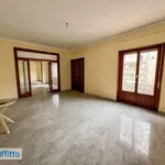 Affitto 6 camera appartamento di 245 m² in Palermo