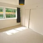 Rent 3 bedroom flat in Elmbridge