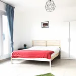 Rent 4 bedroom apartment in Marseille