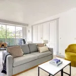 Rent 1 bedroom apartment of 52 m² in paris